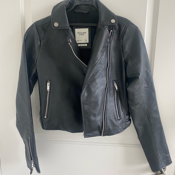 Abercrombie & Fitch Vegan Leather Jacket Cropped - Picture 8 of 9